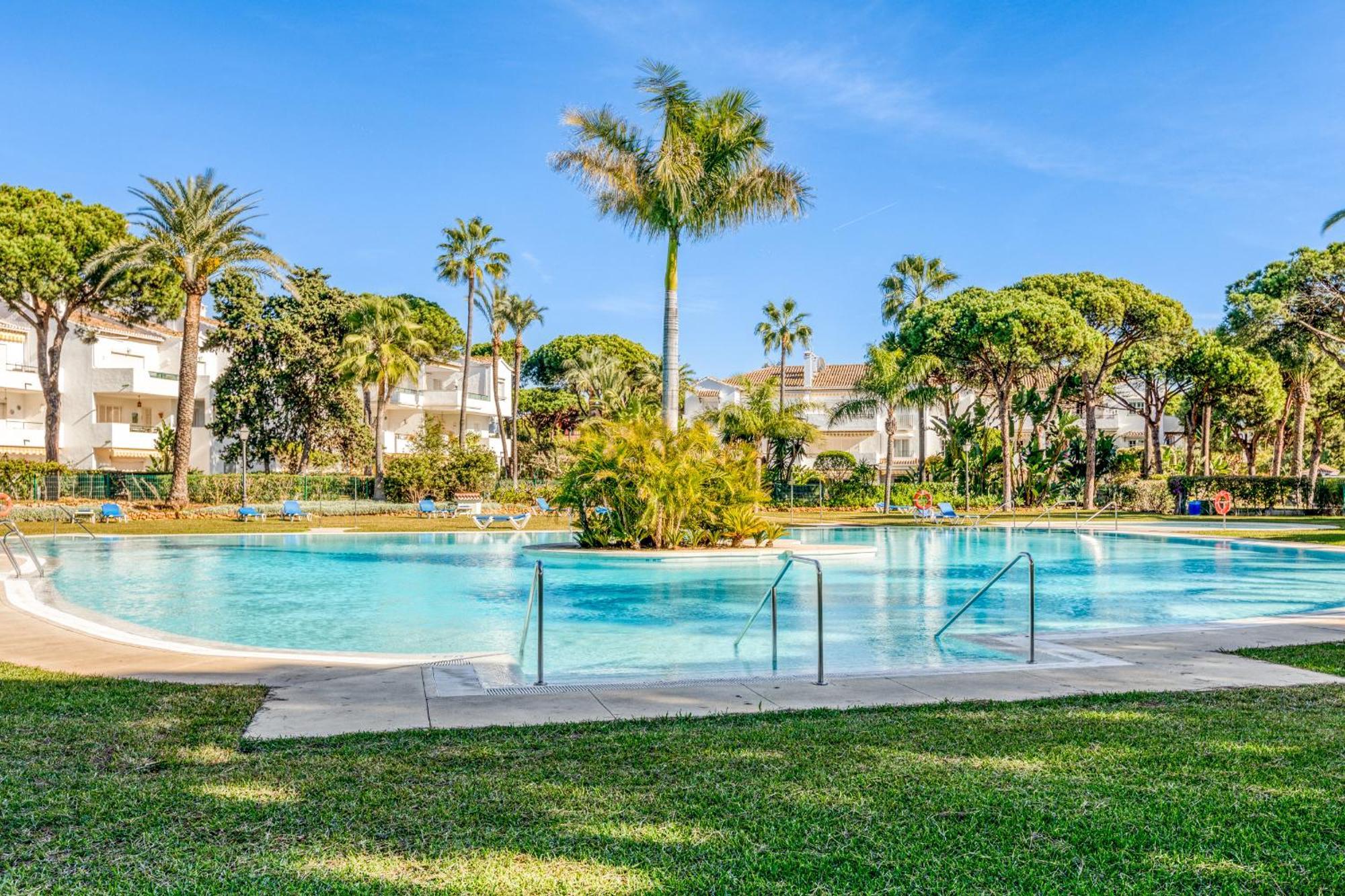 埃斯特波纳Life El Presidente Penthouse Pool View公寓 外观 照片